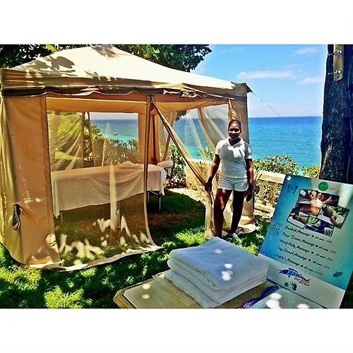 Wahoo Bay Beach Club & Resort Arcahaie 2*,